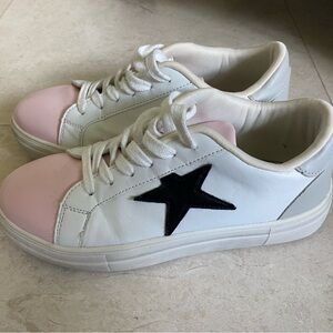 Sneakers Size 7
